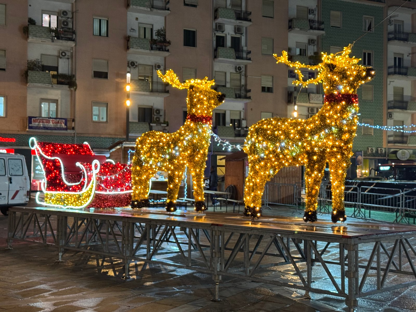 Installazione luminosa 2025